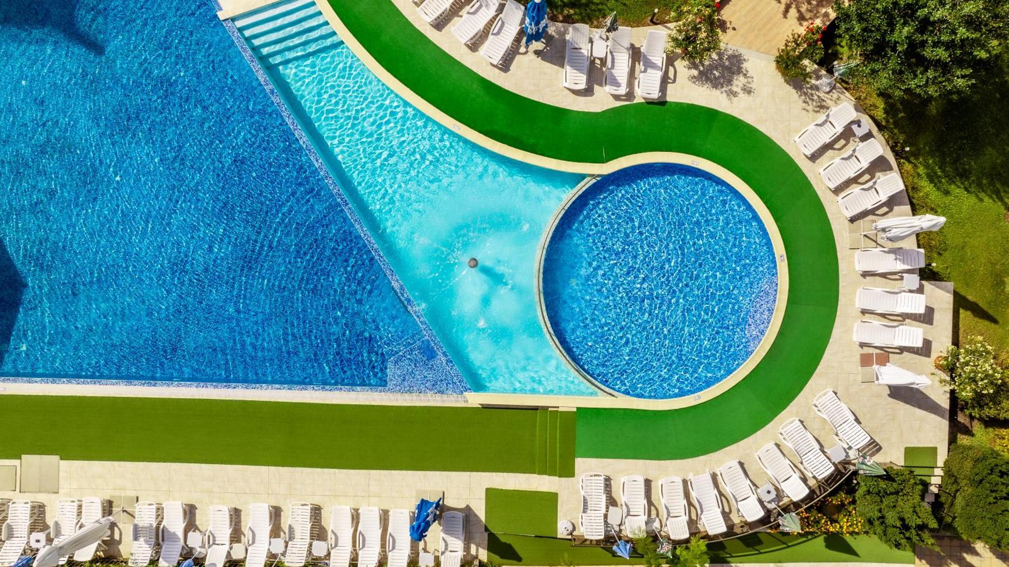 Aparthotel Hotel Prestige City II Primorsko Bagian luar foto