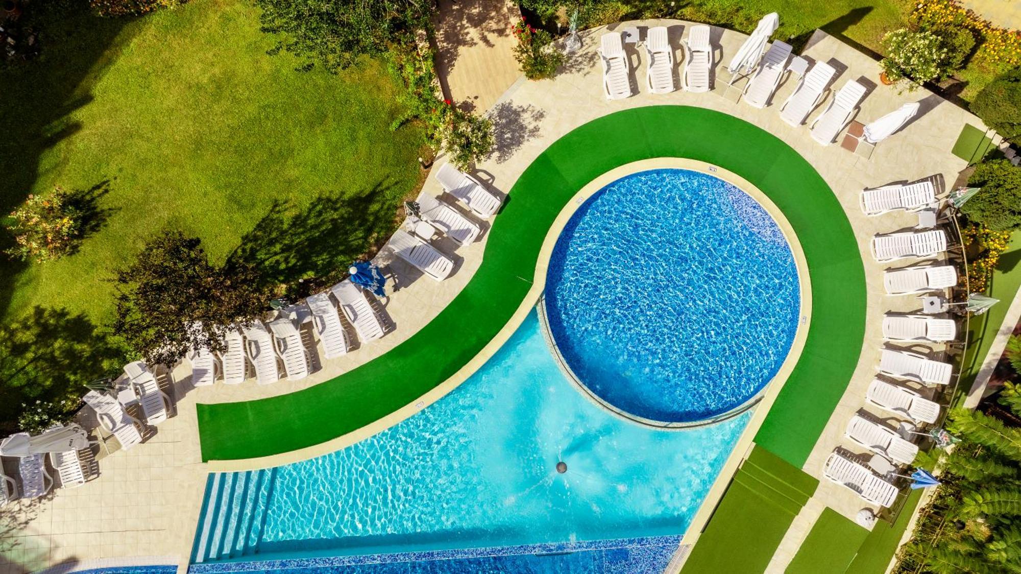 Aparthotel Hotel Prestige City II Primorsko Bagian luar foto