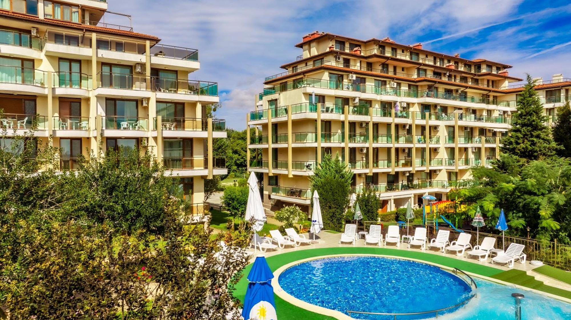 Aparthotel Hotel Prestige City II Primorsko Bagian luar foto