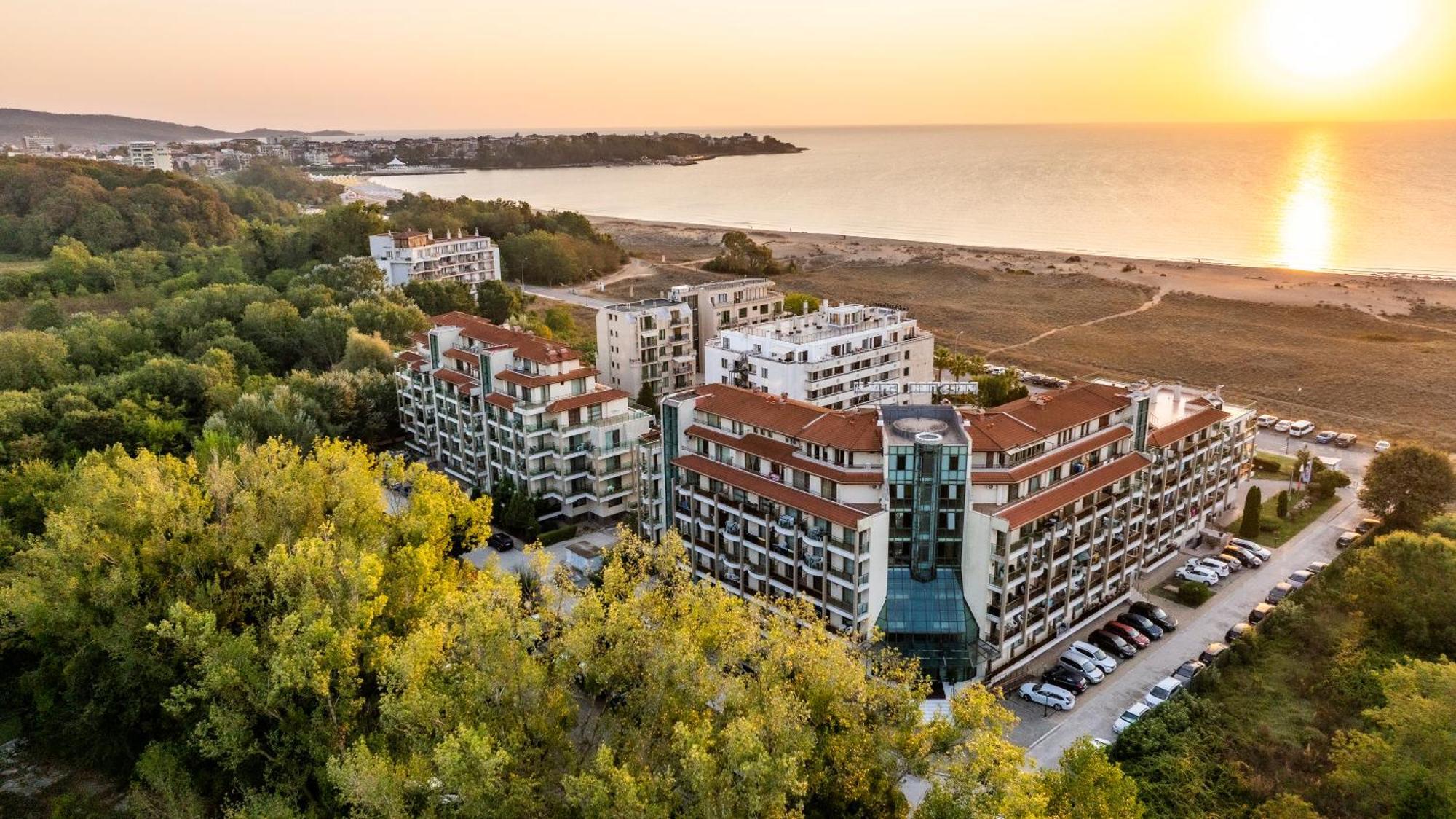 Aparthotel Hotel Prestige City II Primorsko Bagian luar foto