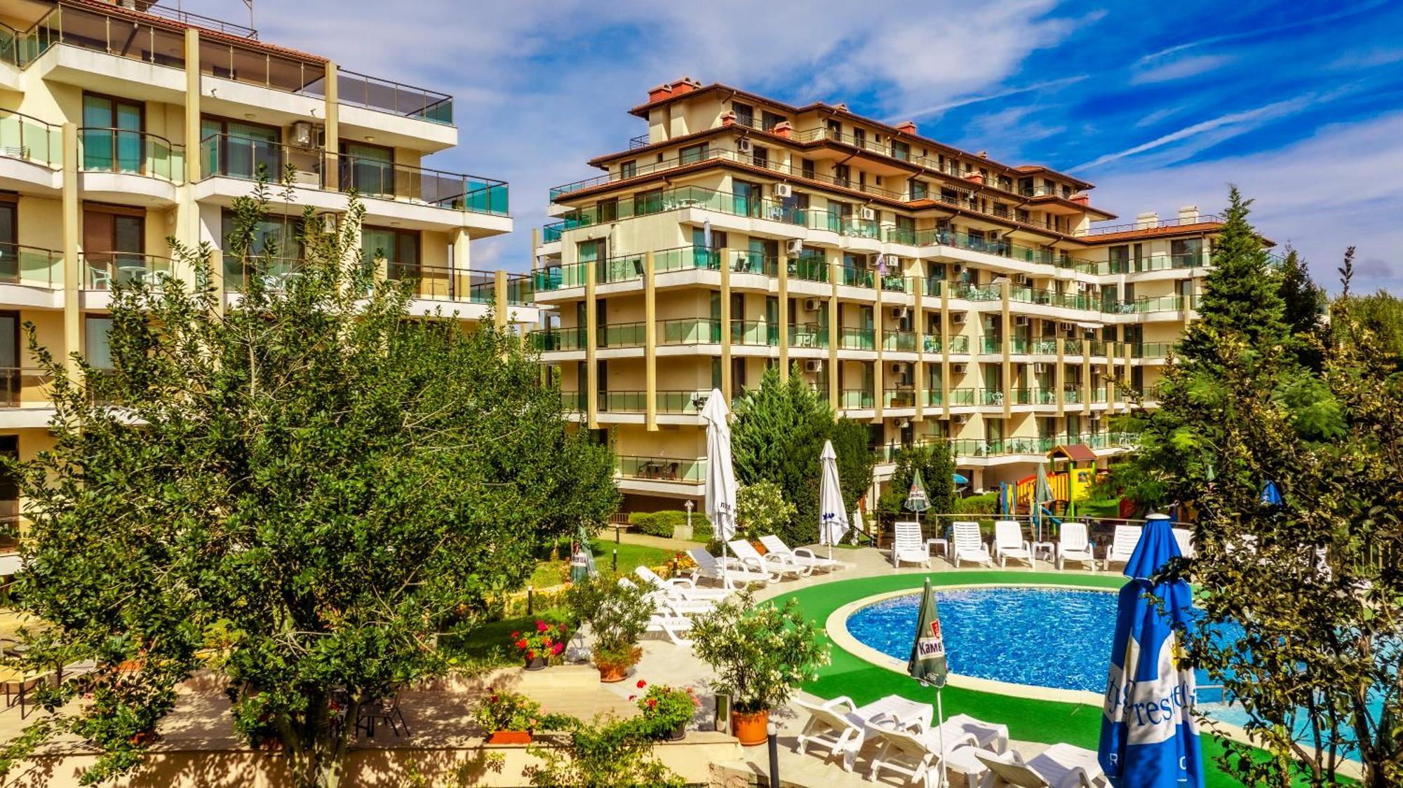 Aparthotel Hotel Prestige City II Primorsko Bagian luar foto