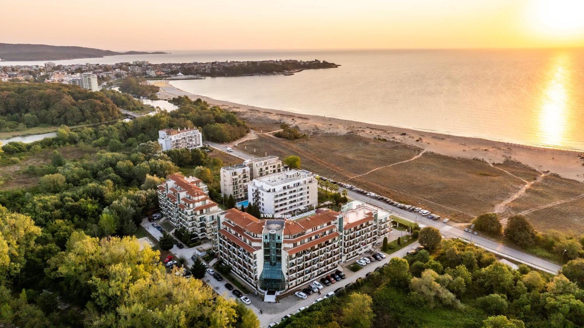 Aparthotel Hotel Prestige City II Primorsko Bagian luar foto