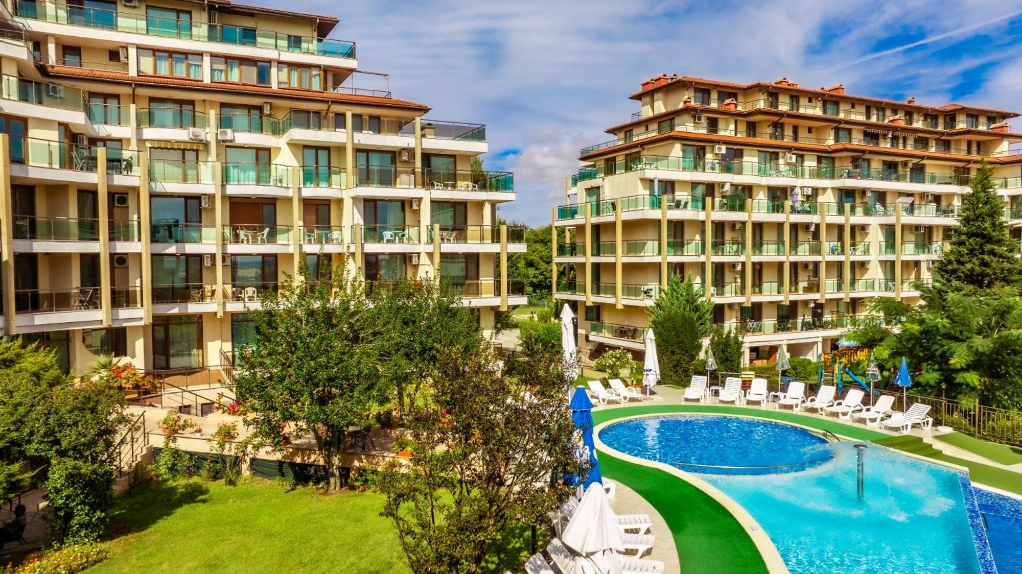 Aparthotel Hotel Prestige City II Primorsko Bagian luar foto