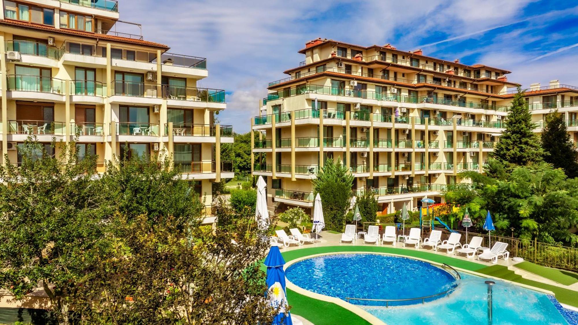 Aparthotel Hotel Prestige City II Primorsko Bagian luar foto