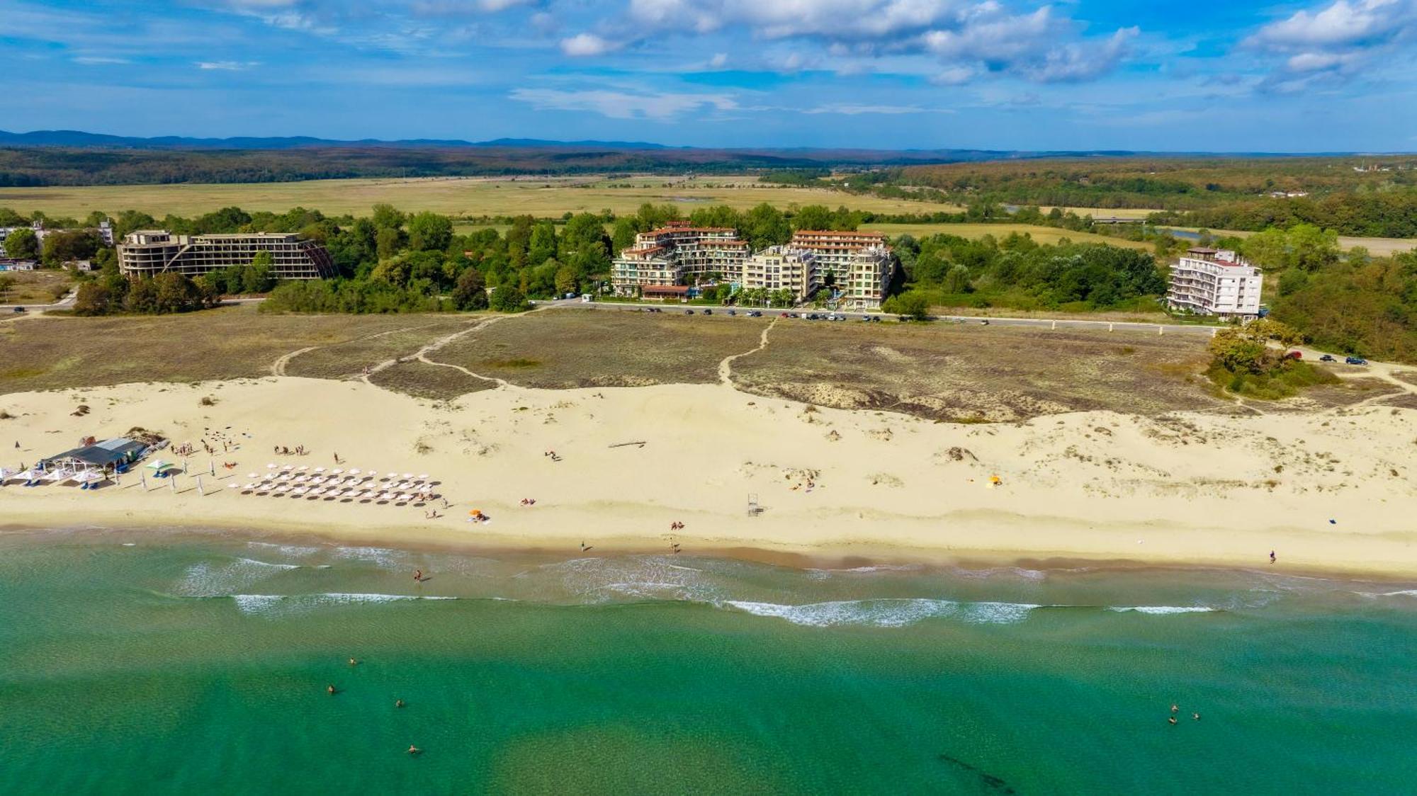Aparthotel Hotel Prestige City II Primorsko Bagian luar foto