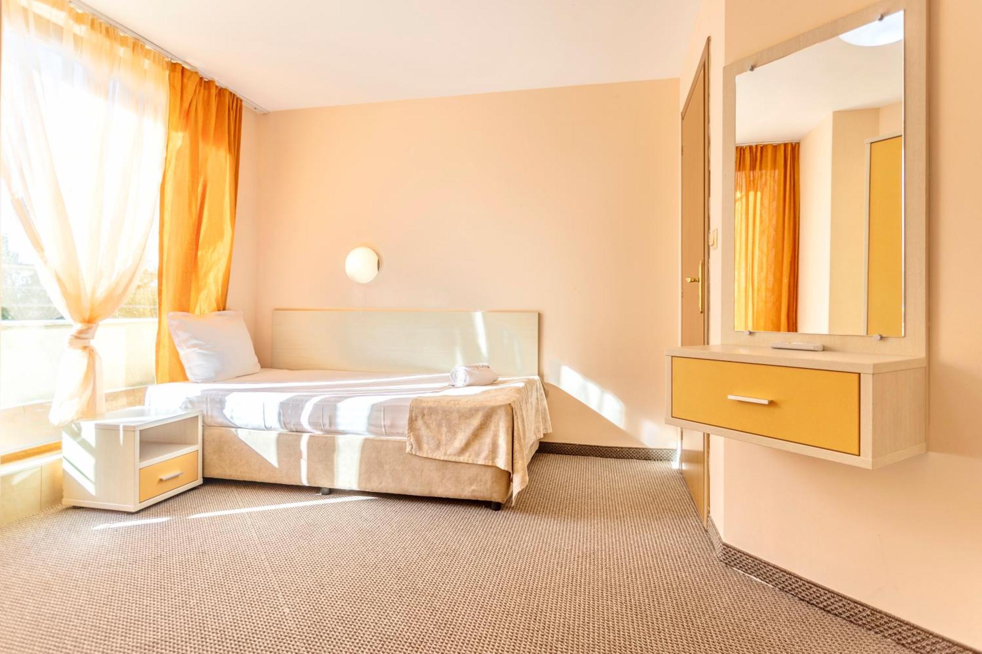 Aparthotel Hotel Prestige City II Primorsko Bagian luar foto