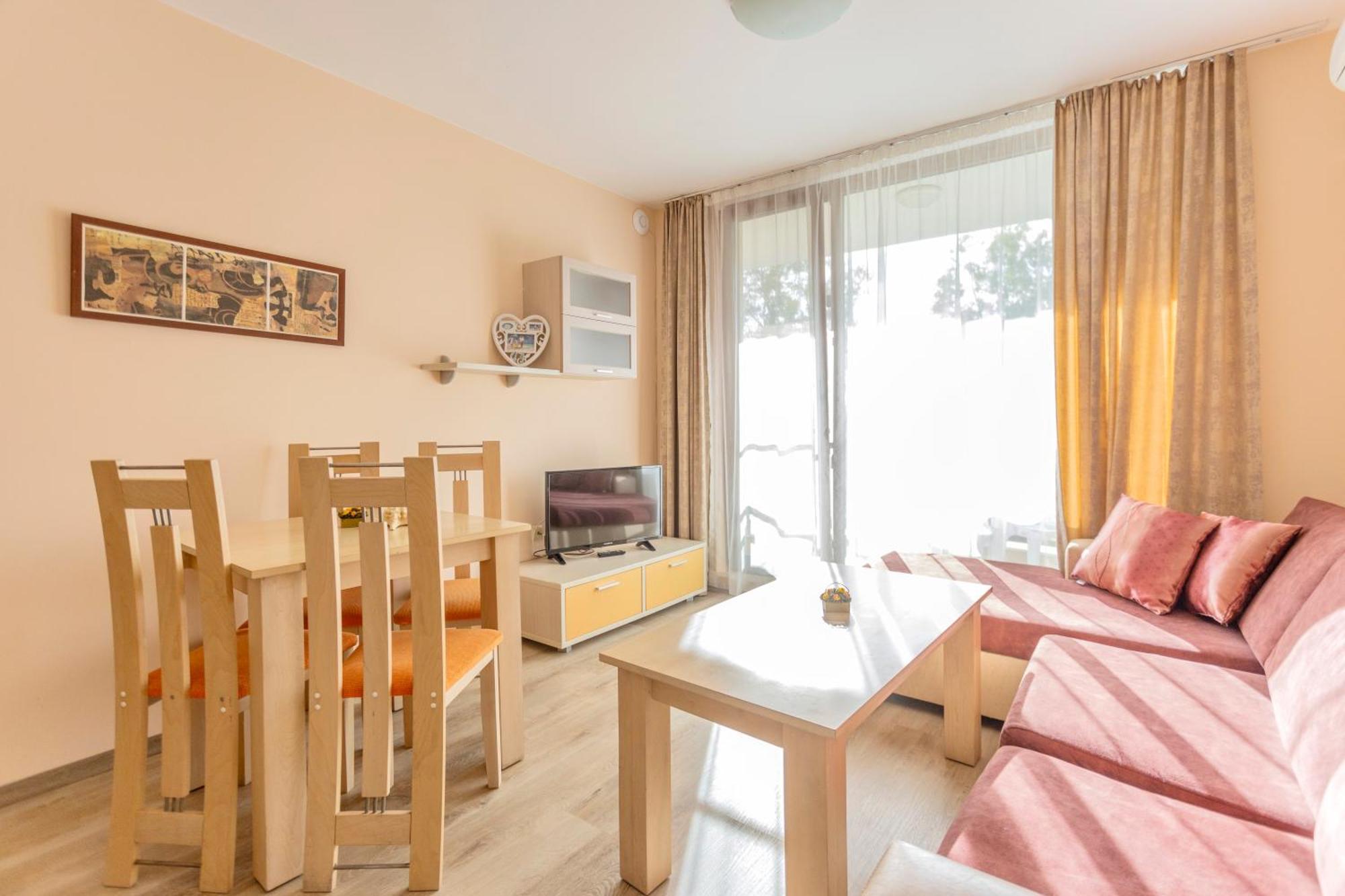 Aparthotel Hotel Prestige City II Primorsko Bagian luar foto