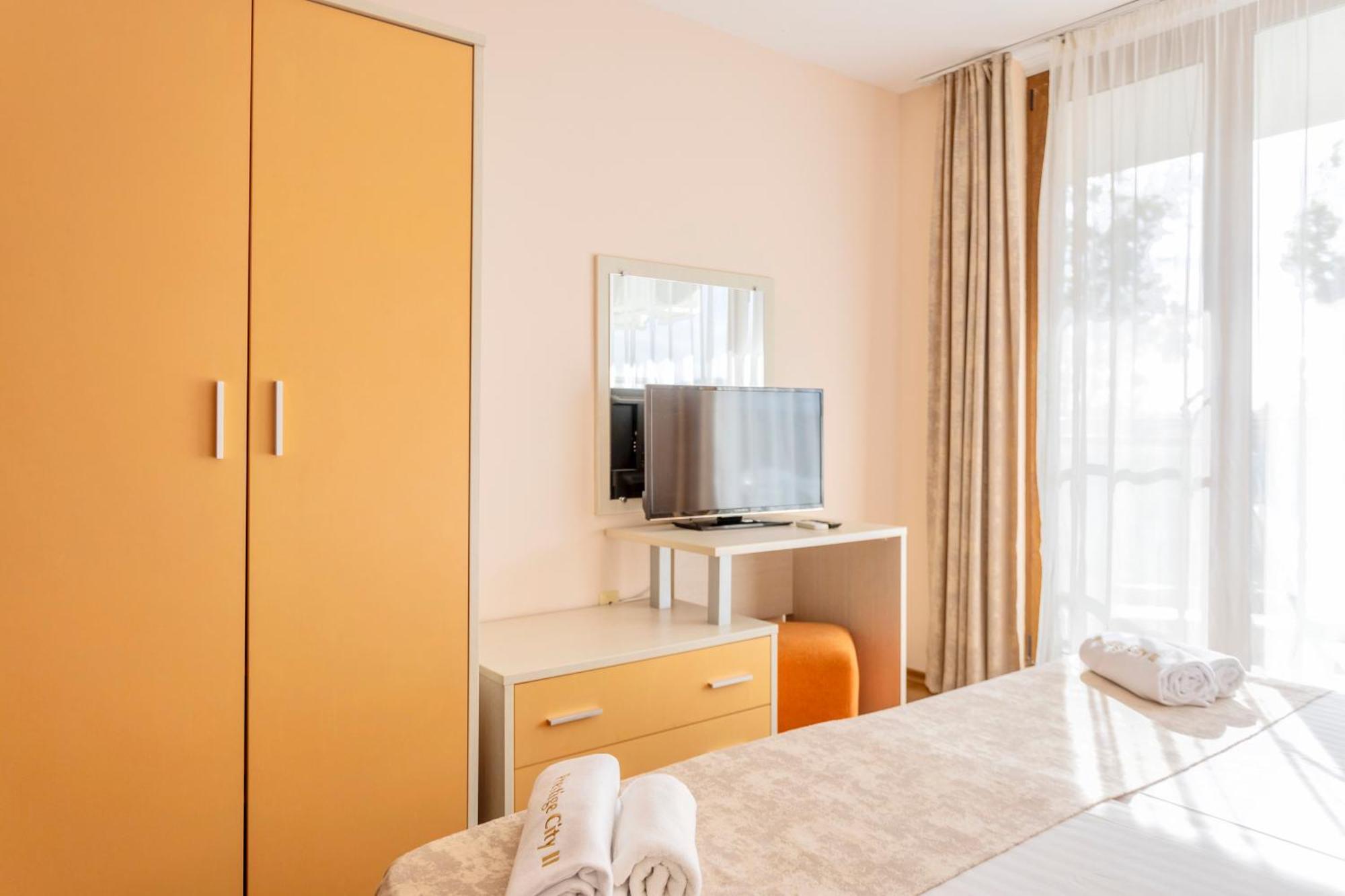 Aparthotel Hotel Prestige City II Primorsko Bagian luar foto