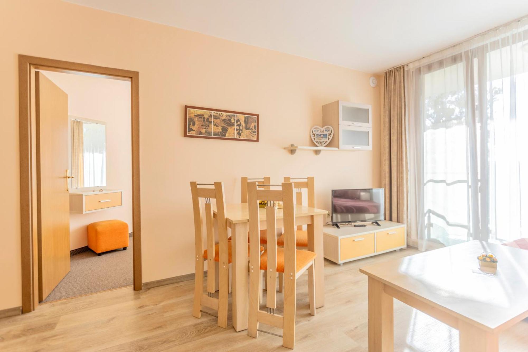Aparthotel Hotel Prestige City II Primorsko Bagian luar foto