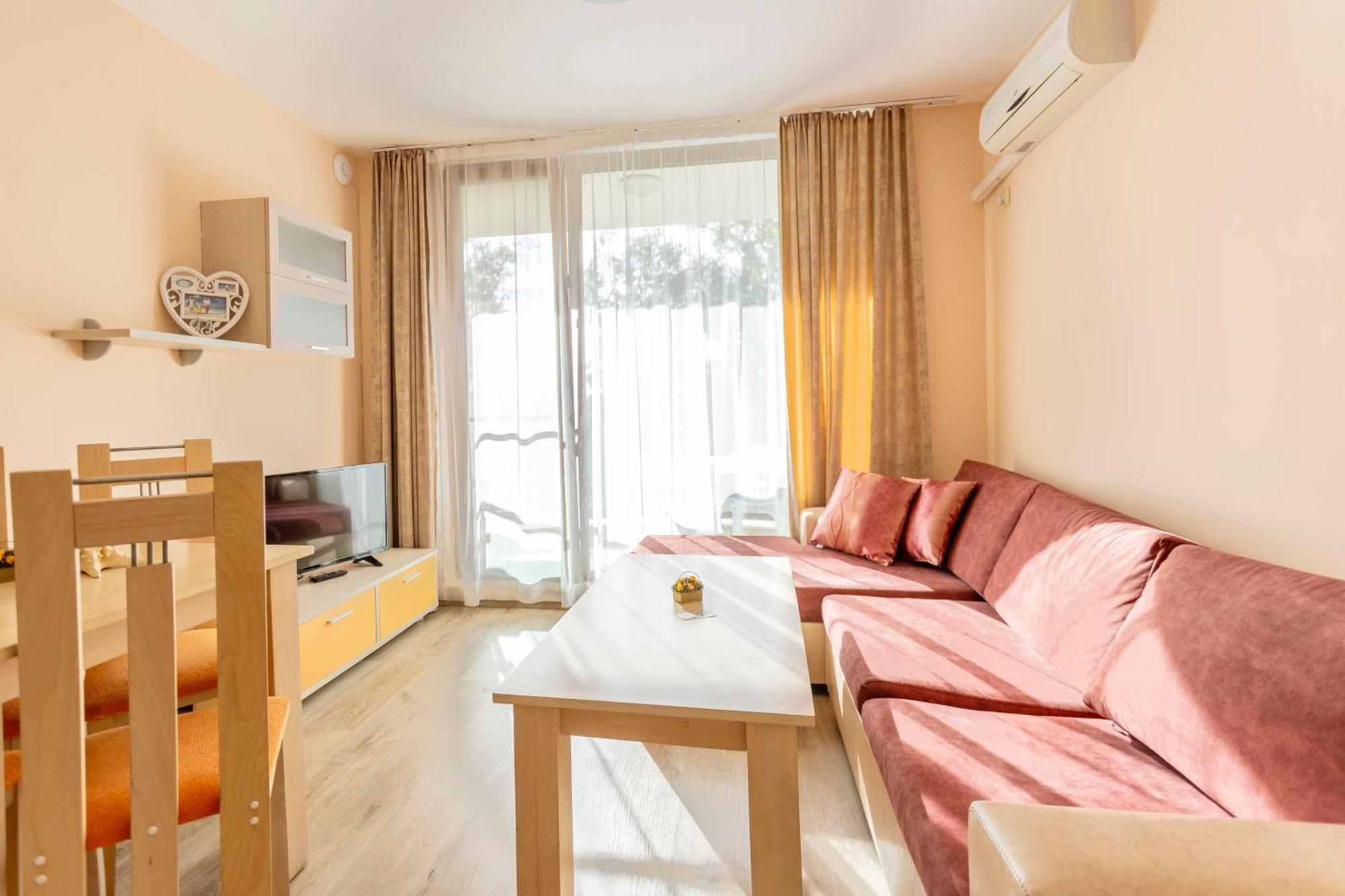 Aparthotel Hotel Prestige City II Primorsko Bagian luar foto